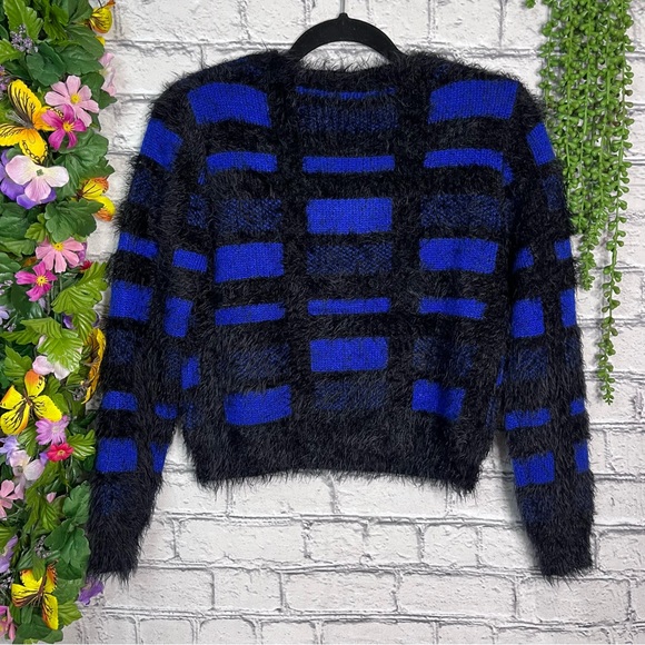 ./Vintage Nancy Yang Crew Neck Fuzzy Long Sleeve Size Small - Picture 8 of 13